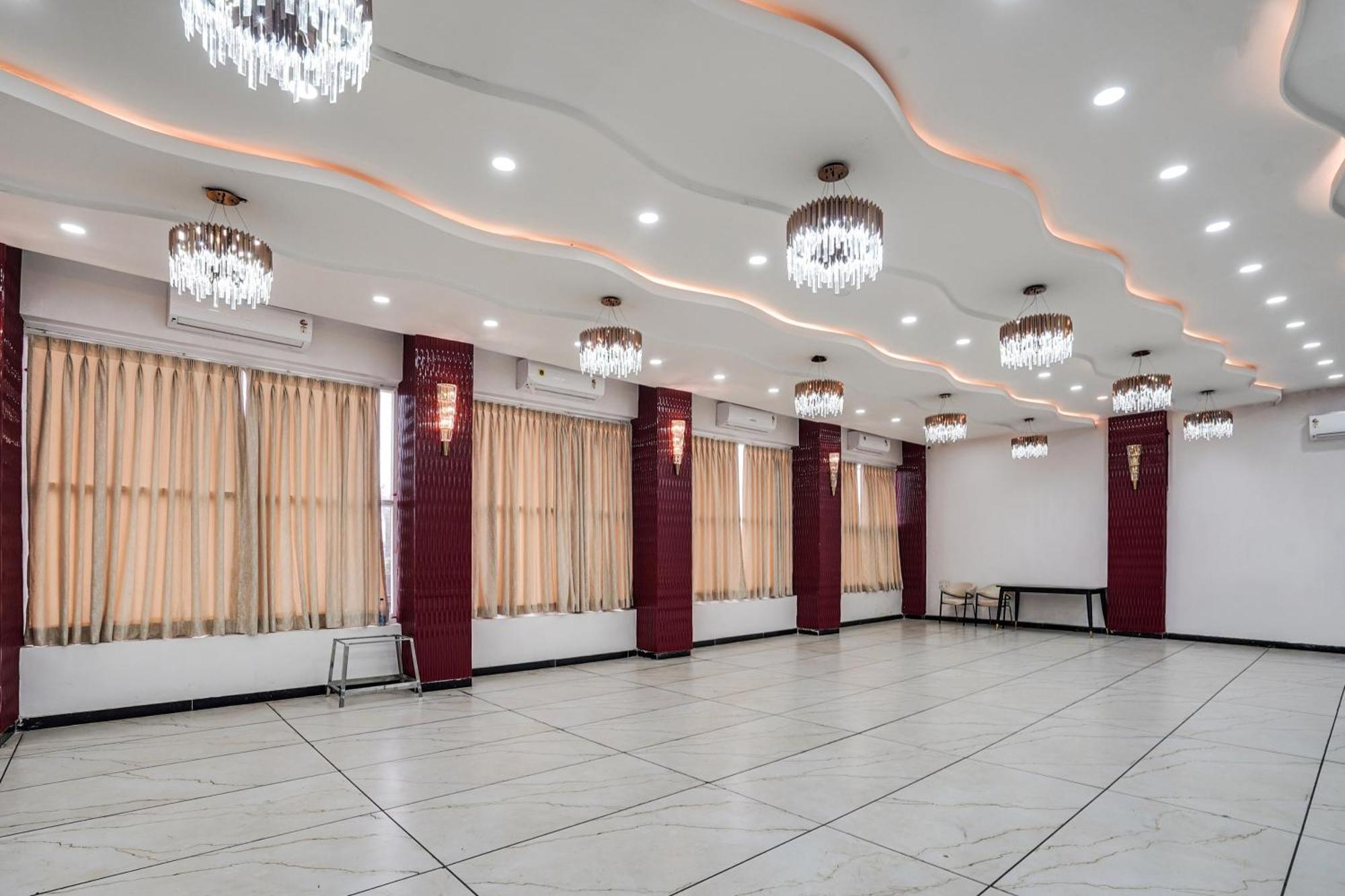Townhouse Amanaka Formerly Hotel City Pride Rāipur Buitenkant foto